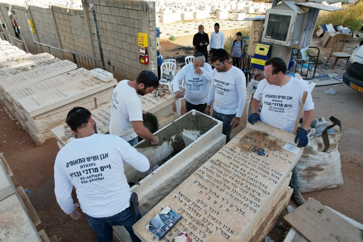 הוקמה המצבה על קברו של מרן רבי חיים קנייבסקי זצ"ל