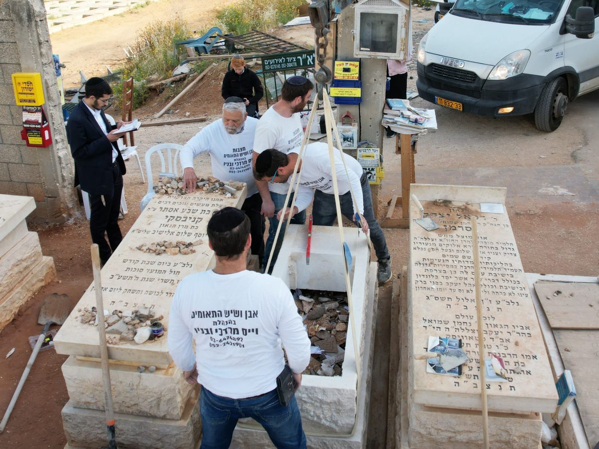 הוקמה המצבה על קברו של מרן רבי חיים קנייבסקי זצ"ל