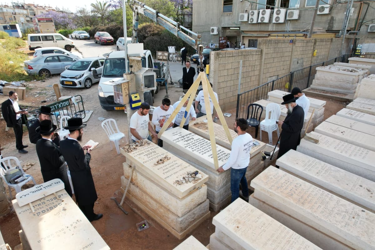 הוקמה המצבה על קברו של מרן רבי חיים קנייבסקי זצ"ל