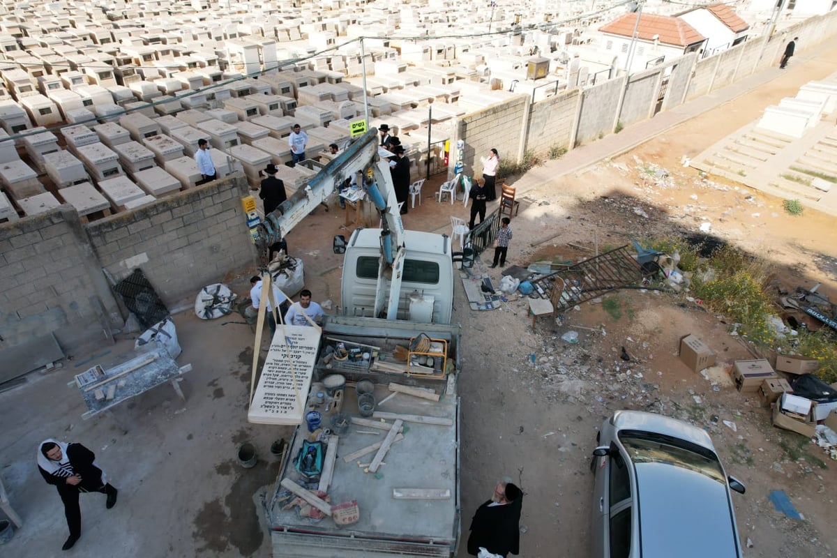 הוקמה המצבה על קברו של מרן רבי חיים קנייבסקי זצ"ל