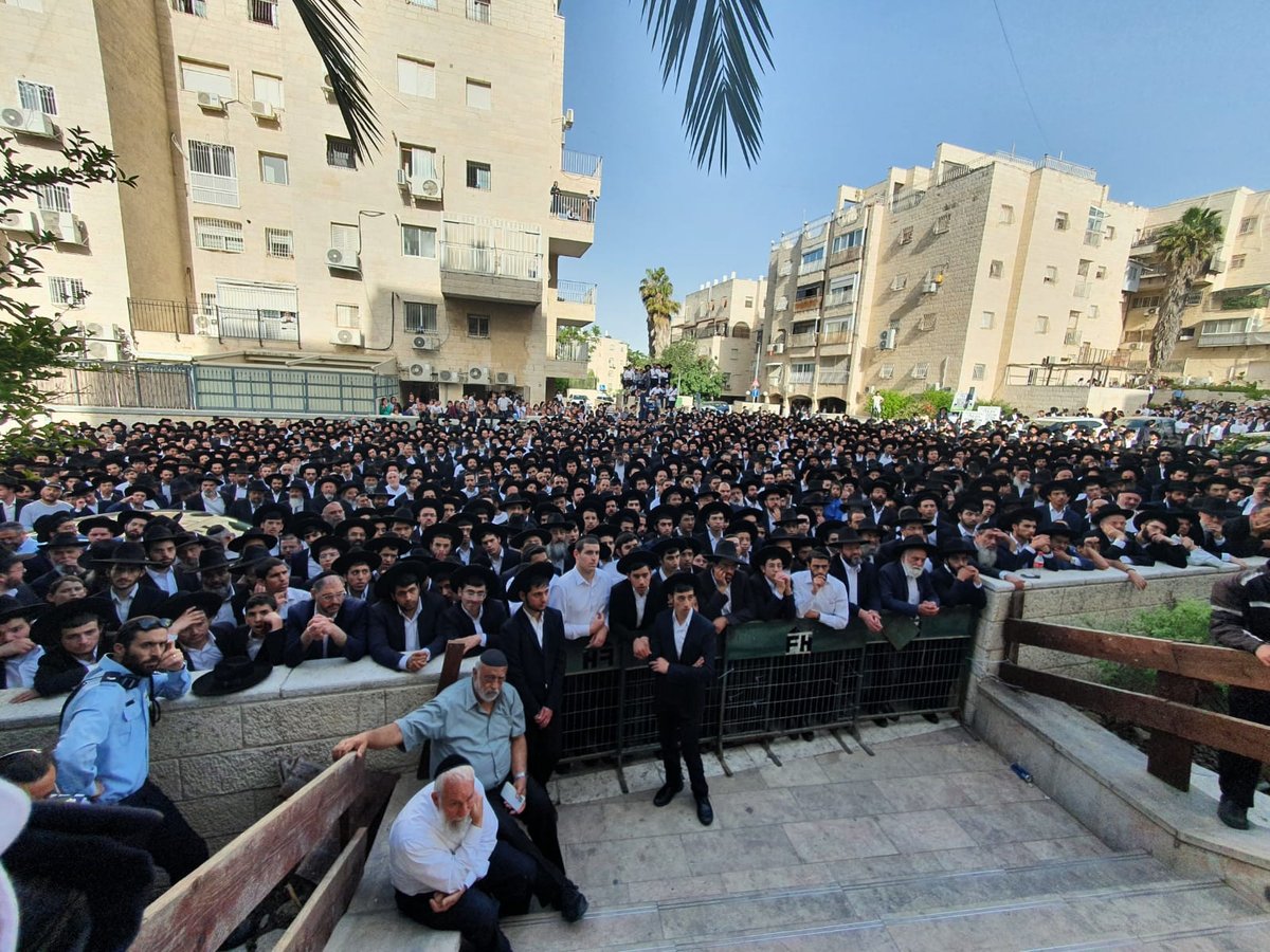 צפו: הלווית ראש הישיבה הגר"א אבא שאול זצ"ל