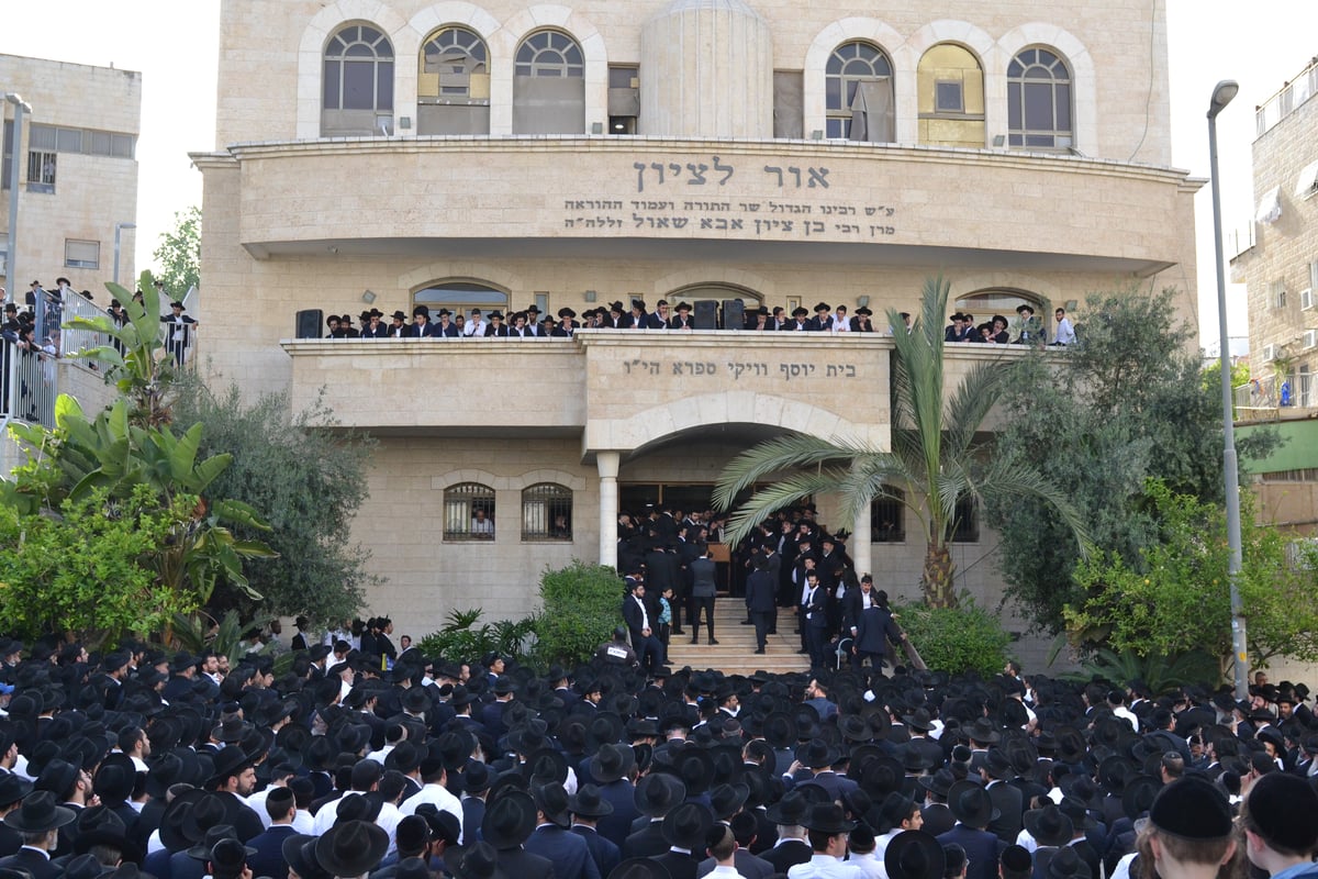 צפו: הלווית ראש הישיבה הגר"א אבא שאול זצ"ל