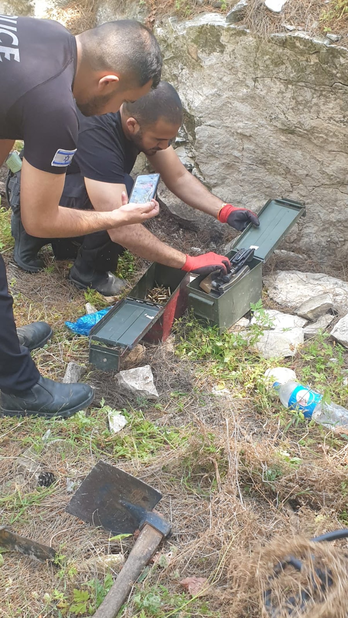 נתפס מצבור גדול של אמצעי לחימה וכדורים