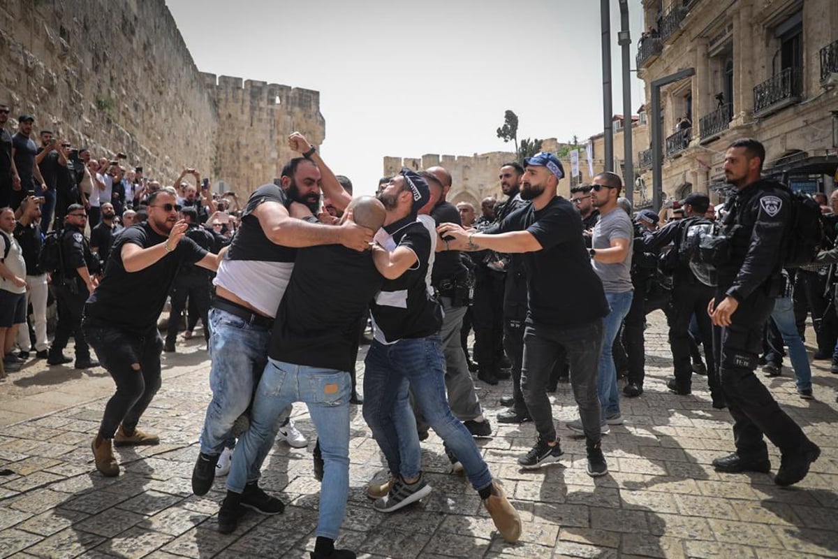 עימותים בירושלים בהלווית העיתונאית; צפו