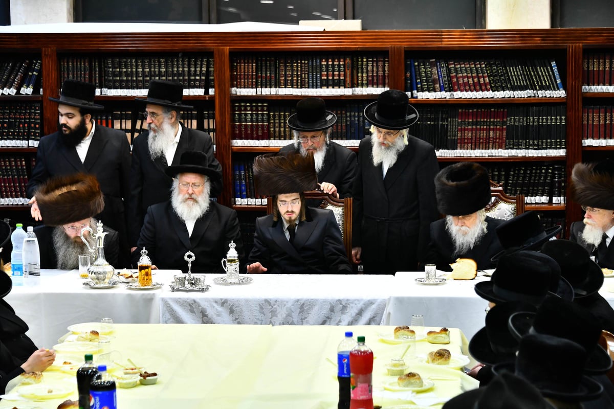 'קרישמע ליינען' וה'וואך נאכט' בסאדיגורה