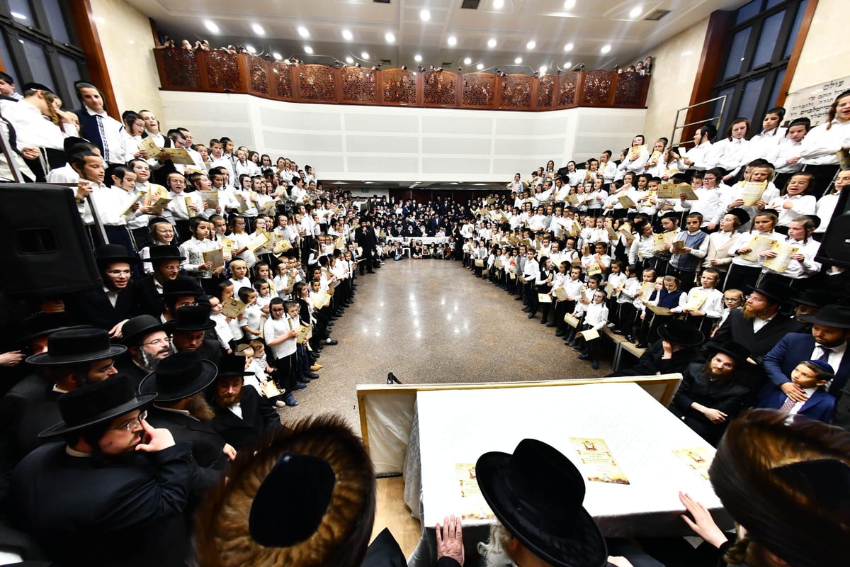 'קרישמע ליינען' וה'וואך נאכט' בסאדיגורה