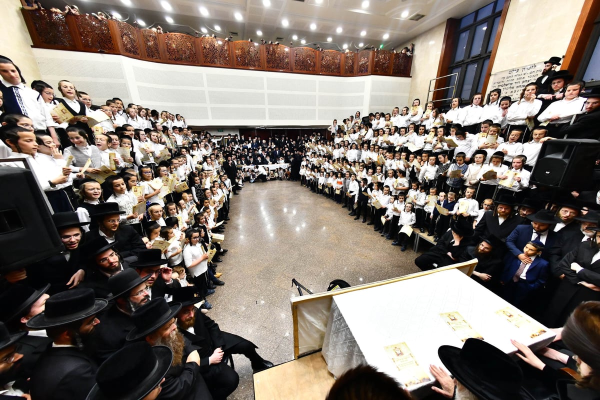 'קרישמע ליינען' וה'וואך נאכט' בסאדיגורה