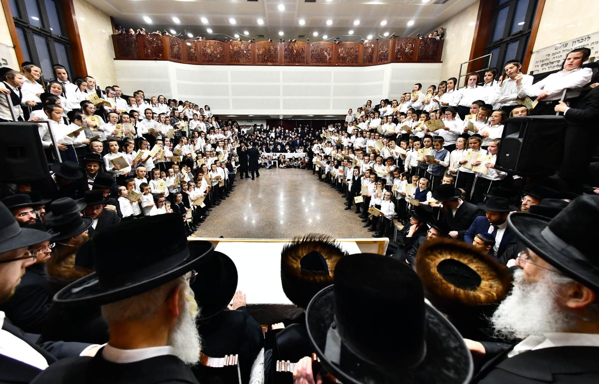 'קרישמע ליינען' וה'וואך נאכט' בסאדיגורה