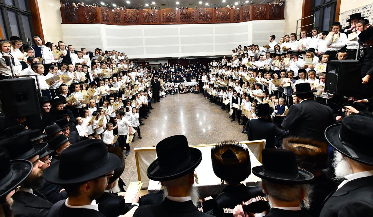 'קרישמע ליינען' וה'וואך נאכט' בסאדיגורה