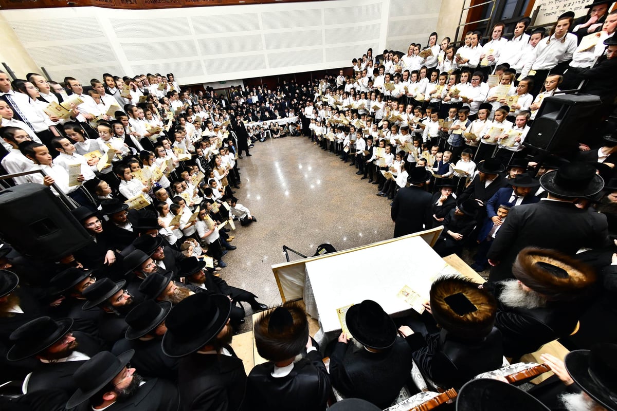 'קרישמע ליינען' וה'וואך נאכט' בסאדיגורה