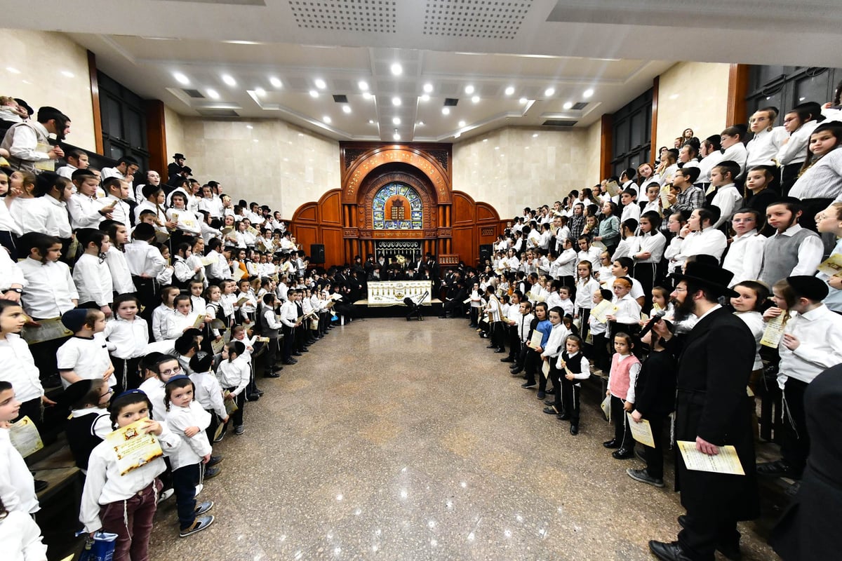 'קרישמע ליינען' וה'וואך נאכט' בסאדיגורה