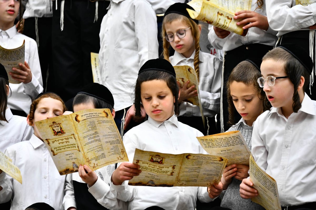 'קרישמע ליינען' וה'וואך נאכט' בסאדיגורה