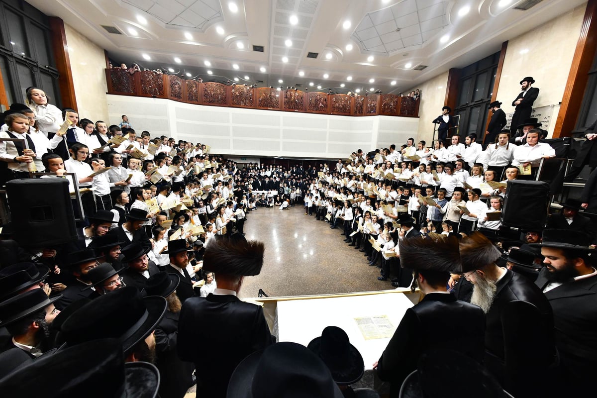 'קרישמע ליינען' וה'וואך נאכט' בסאדיגורה