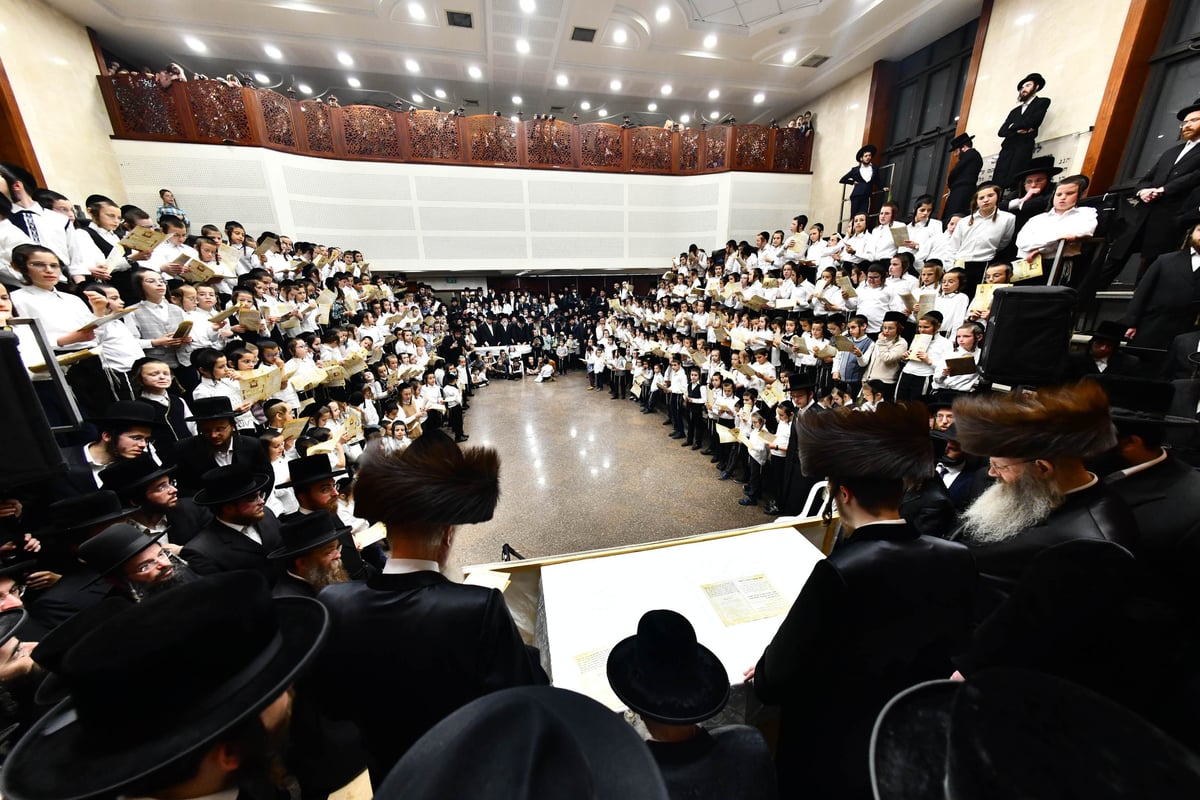 'קרישמע ליינען' וה'וואך נאכט' בסאדיגורה