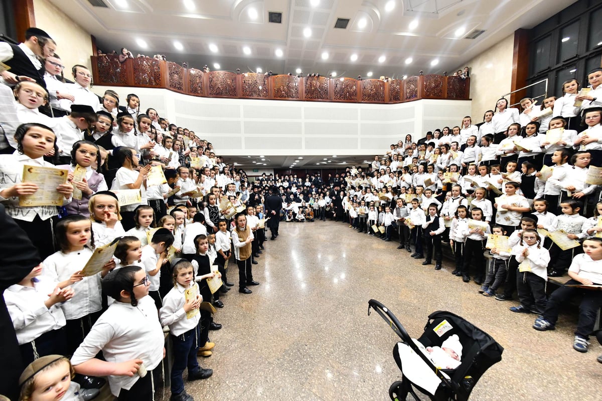 'קרישמע ליינען' וה'וואך נאכט' בסאדיגורה