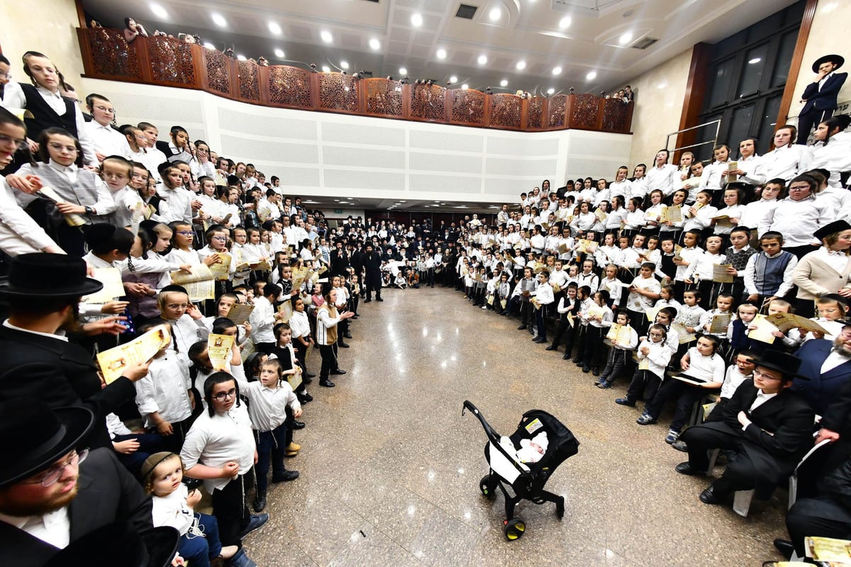 'קרישמע ליינען' וה'וואך נאכט' בסאדיגורה