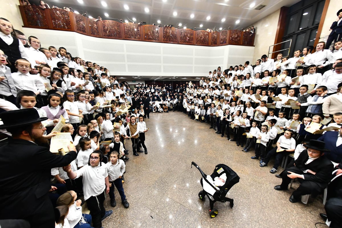 'קרישמע ליינען' וה'וואך נאכט' בסאדיגורה