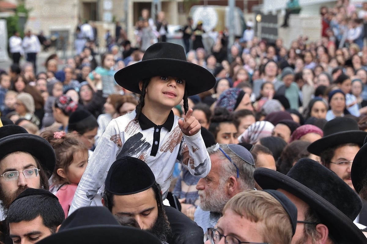 נשיא המועצת  פדה את החמור ברחובה של עיר