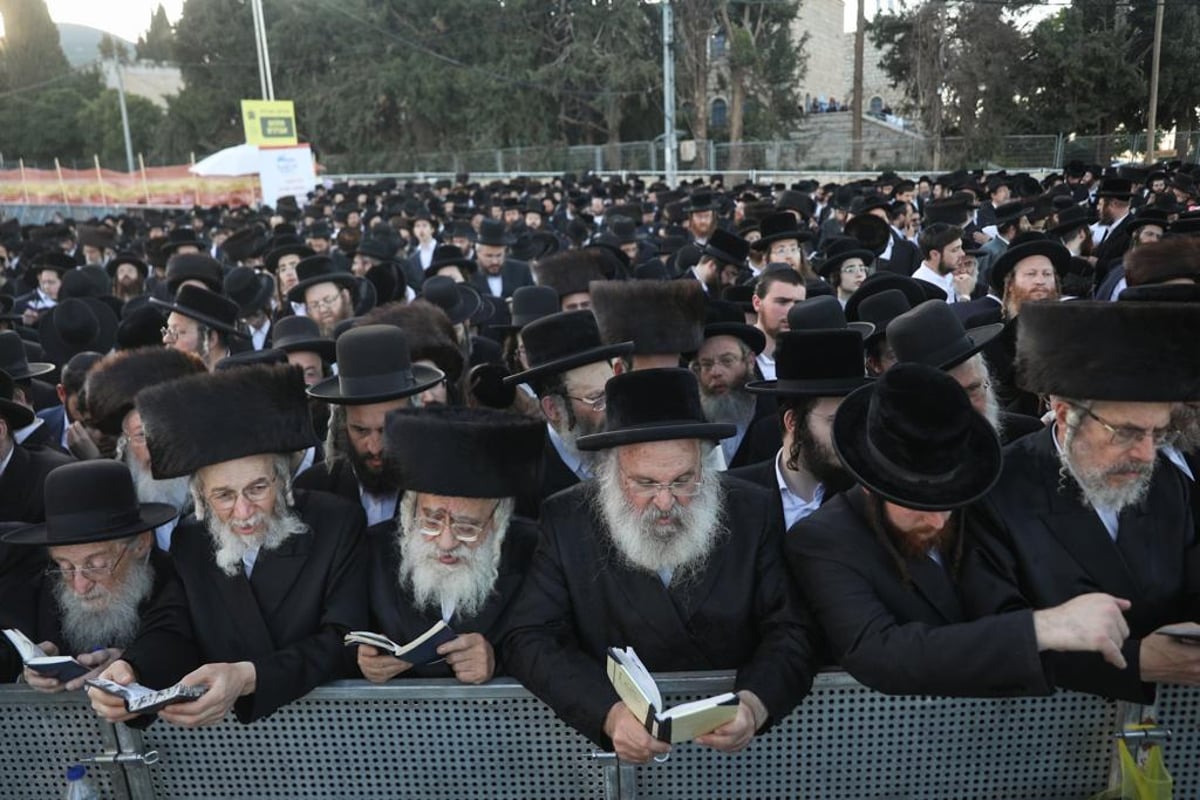 רבבות כבר פקדו את ציון הרשב"י • גלריה