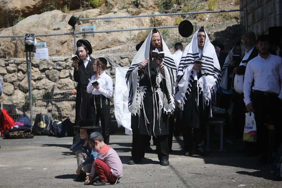 מירון, ציון הרשב"י והמחסומים • צפו בתיעוד