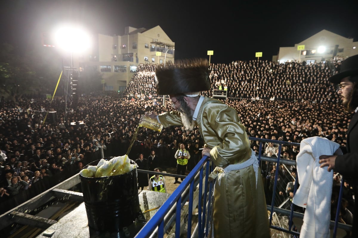 מירון - בבית שמש: המשפיע רבי מיילך בידרמן הקפיץ אלפים | תיעוד מרהיב