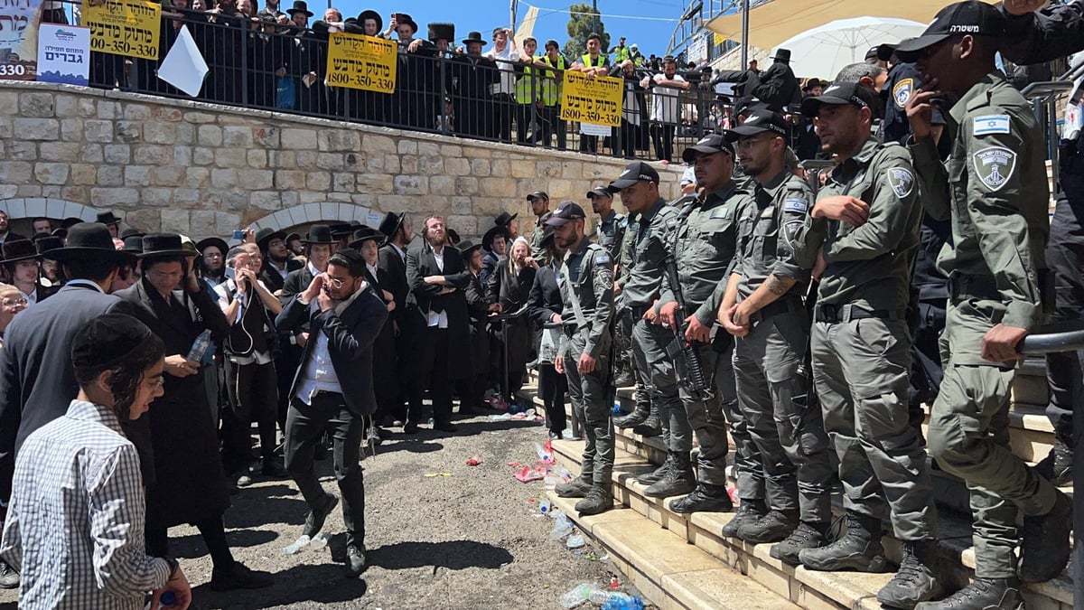 בלי שוטרים: מאות פרצו ונכנס לציון  הרשב"י