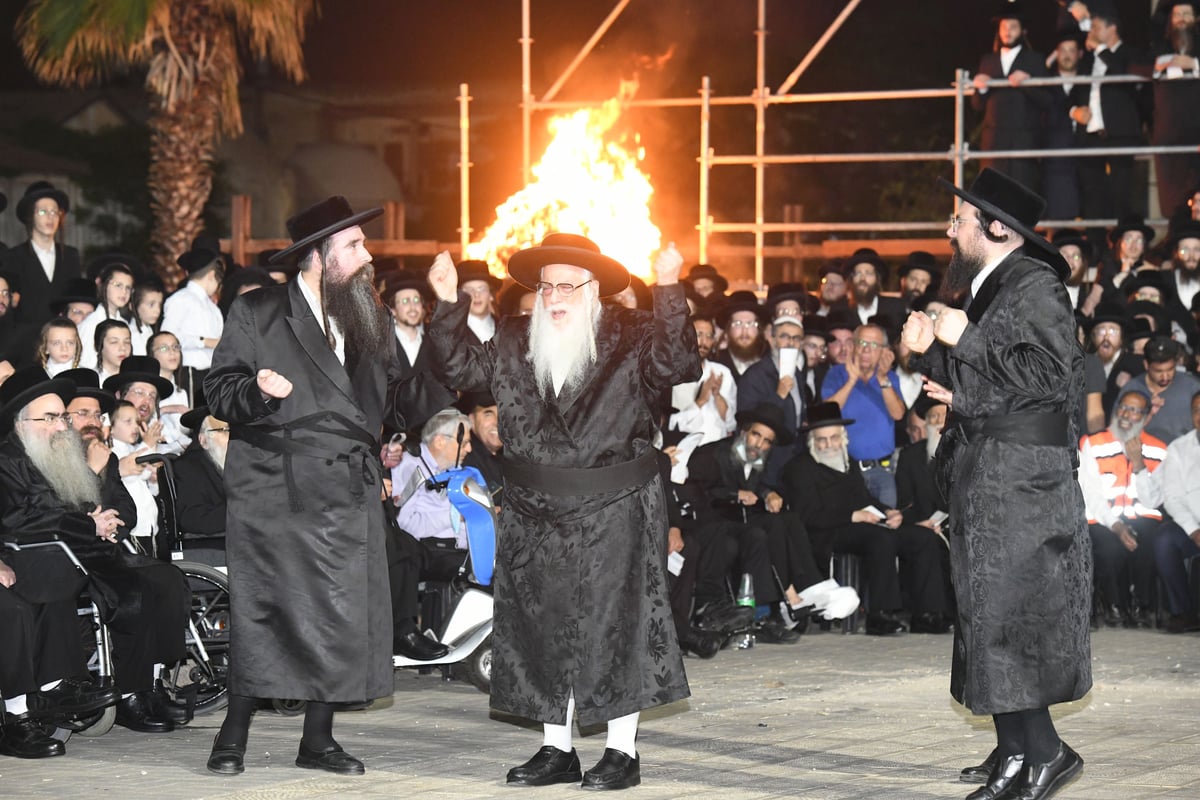 'חלאקה' וחץ וקשת: ההדלקה בחסידות צאנז