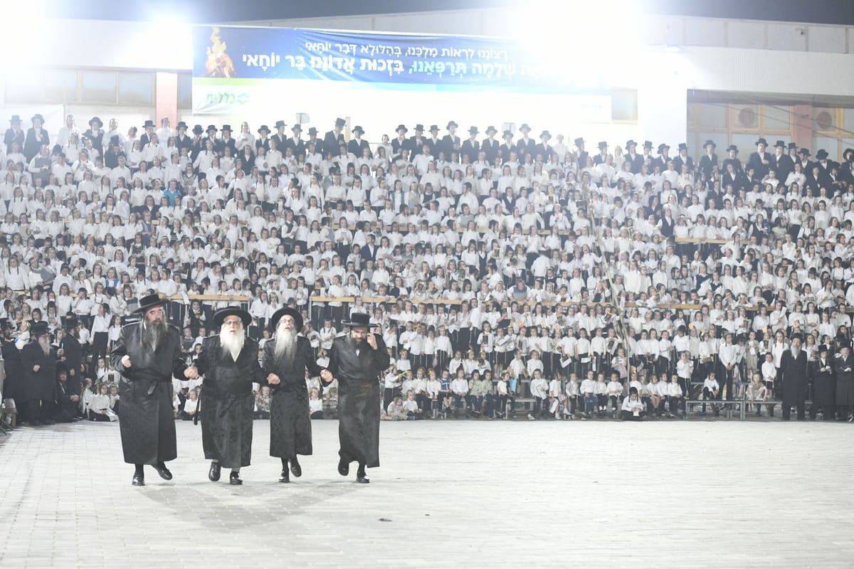 'חלאקה' וחץ וקשת: ההדלקה בחסידות צאנז