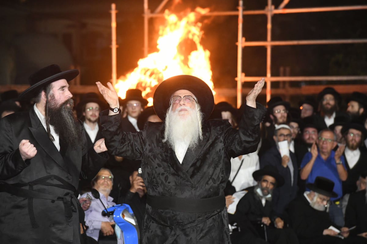 'חלאקה' וחץ וקשת: ההדלקה בחסידות צאנז