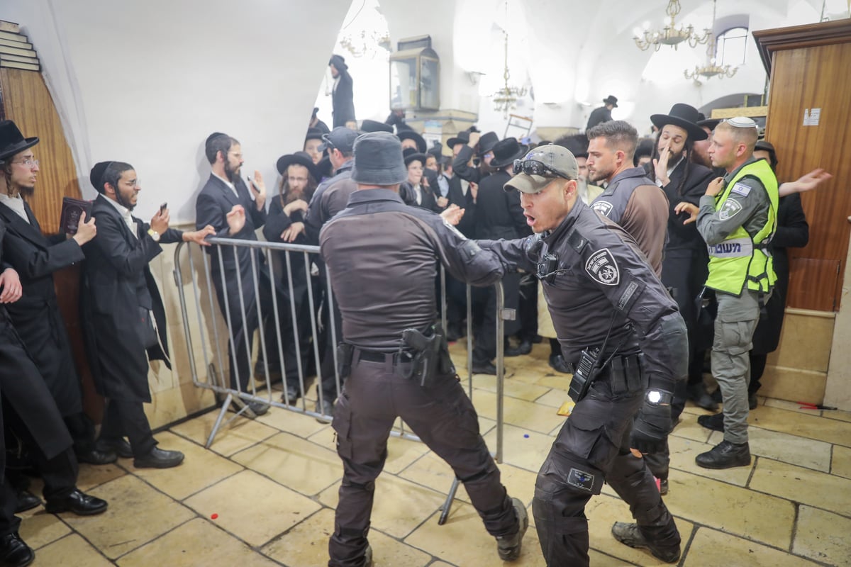 העולים, הציון, המשטרה והעימותים הקשים