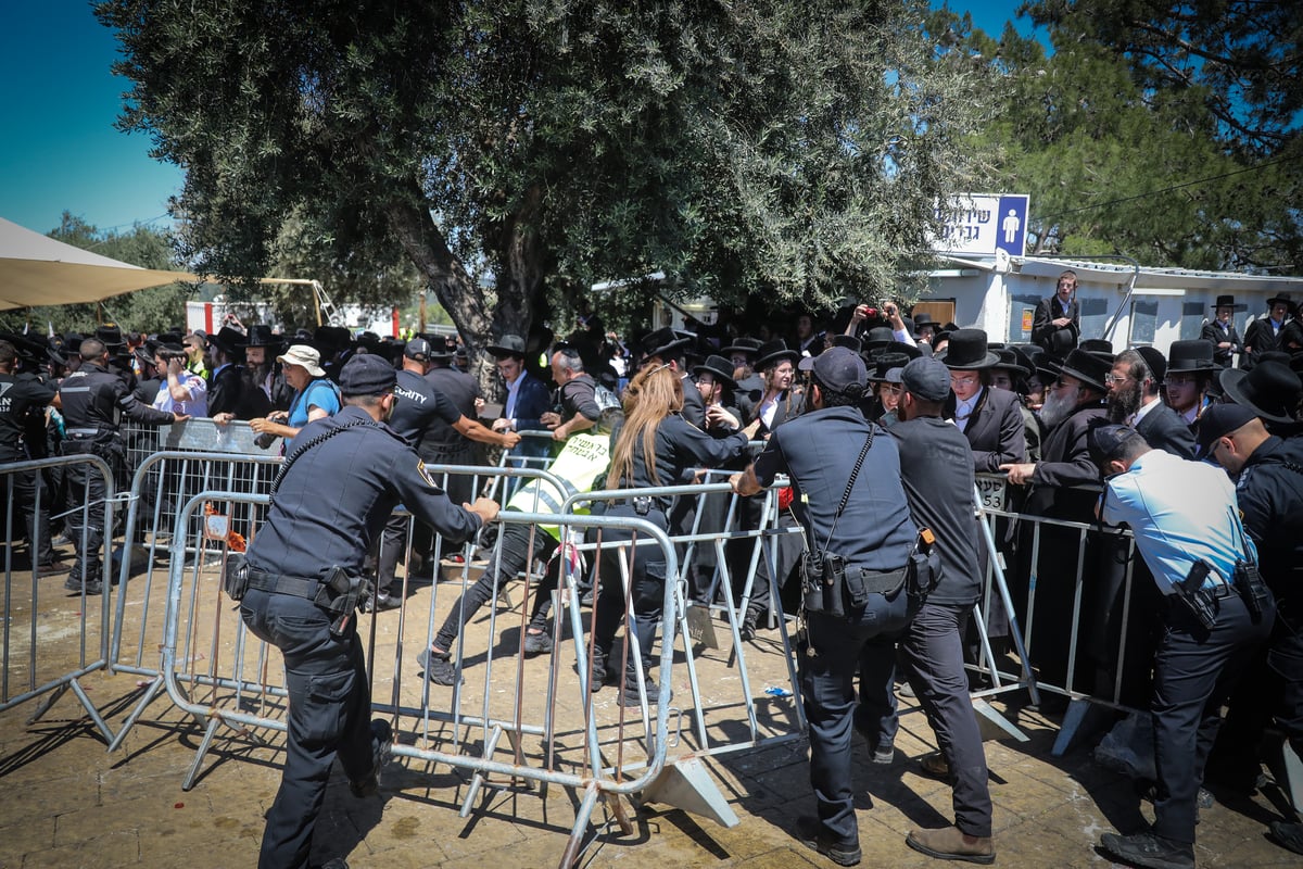 העולים, הציון, המשטרה והעימותים הקשים