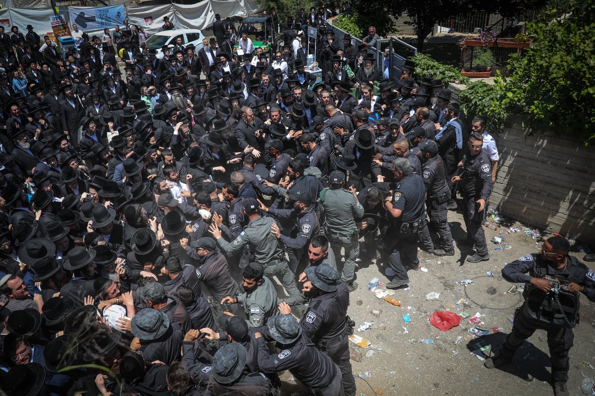 העולים, הציון, המשטרה והעימותים הקשים