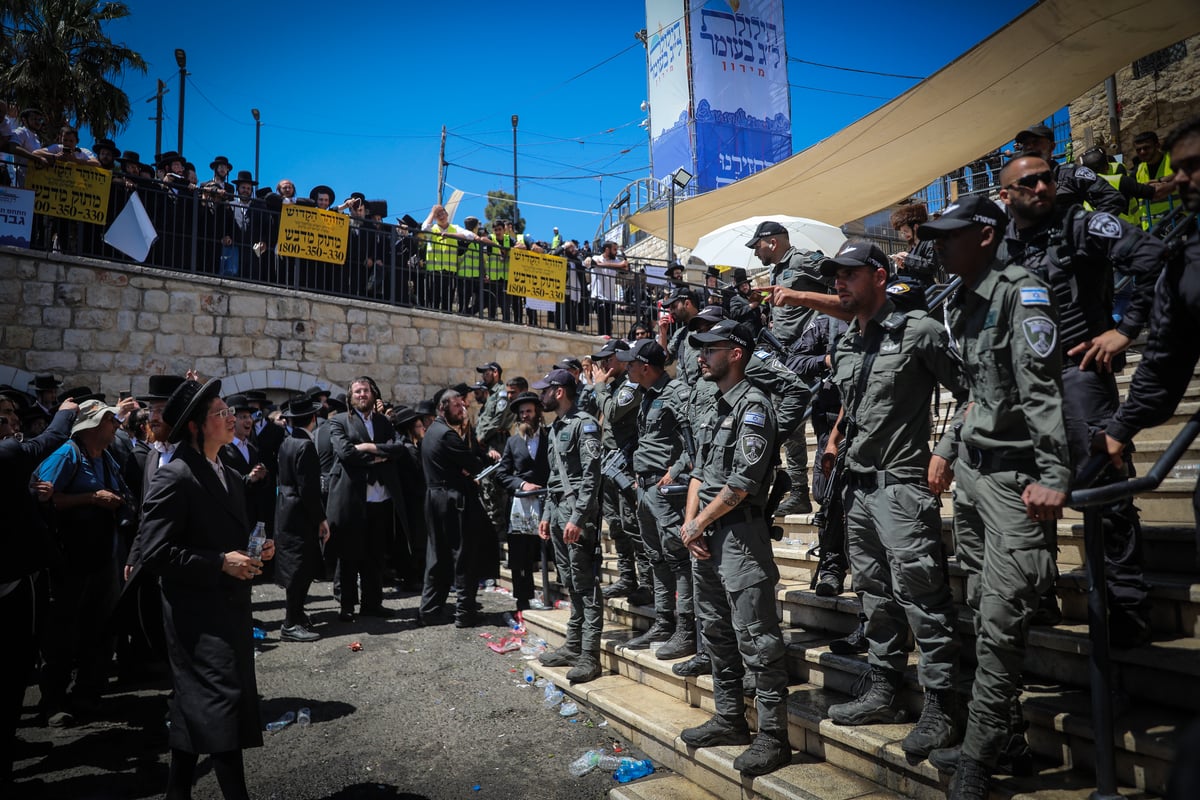 העולים, הציון, המשטרה והעימותים הקשים