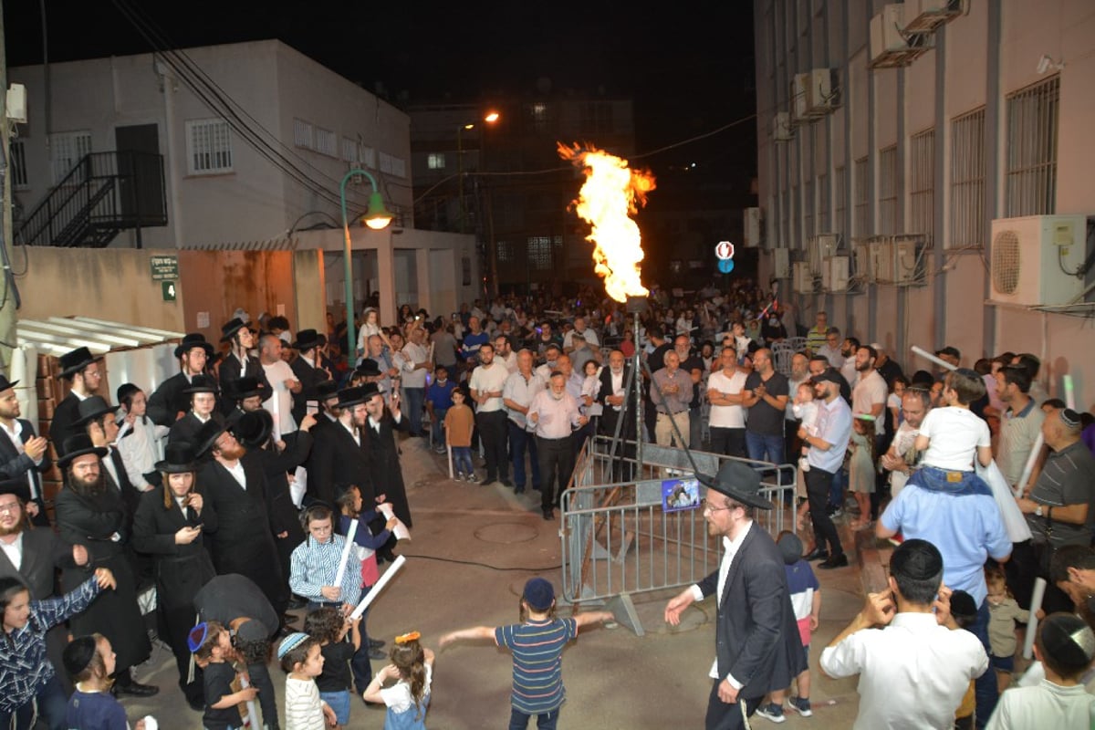 אלפים השתתפו בהדלקת ל"ג בעומר המרכזית בפ"ת