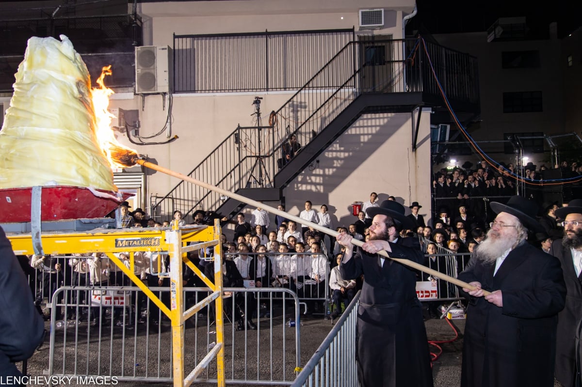 בראשות בן הרבי: ל"ג בעומר בקהילת גור בארה"ב