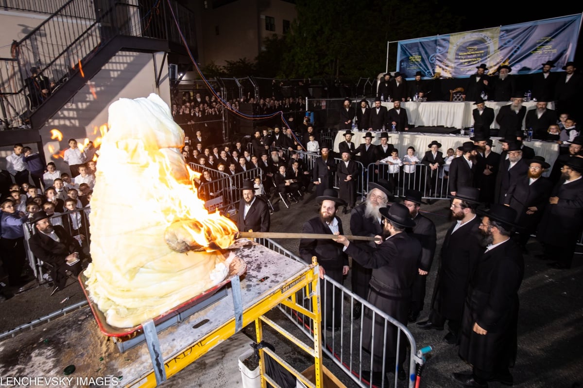 בראשות בן הרבי: ל"ג בעומר בקהילת גור בארה"ב