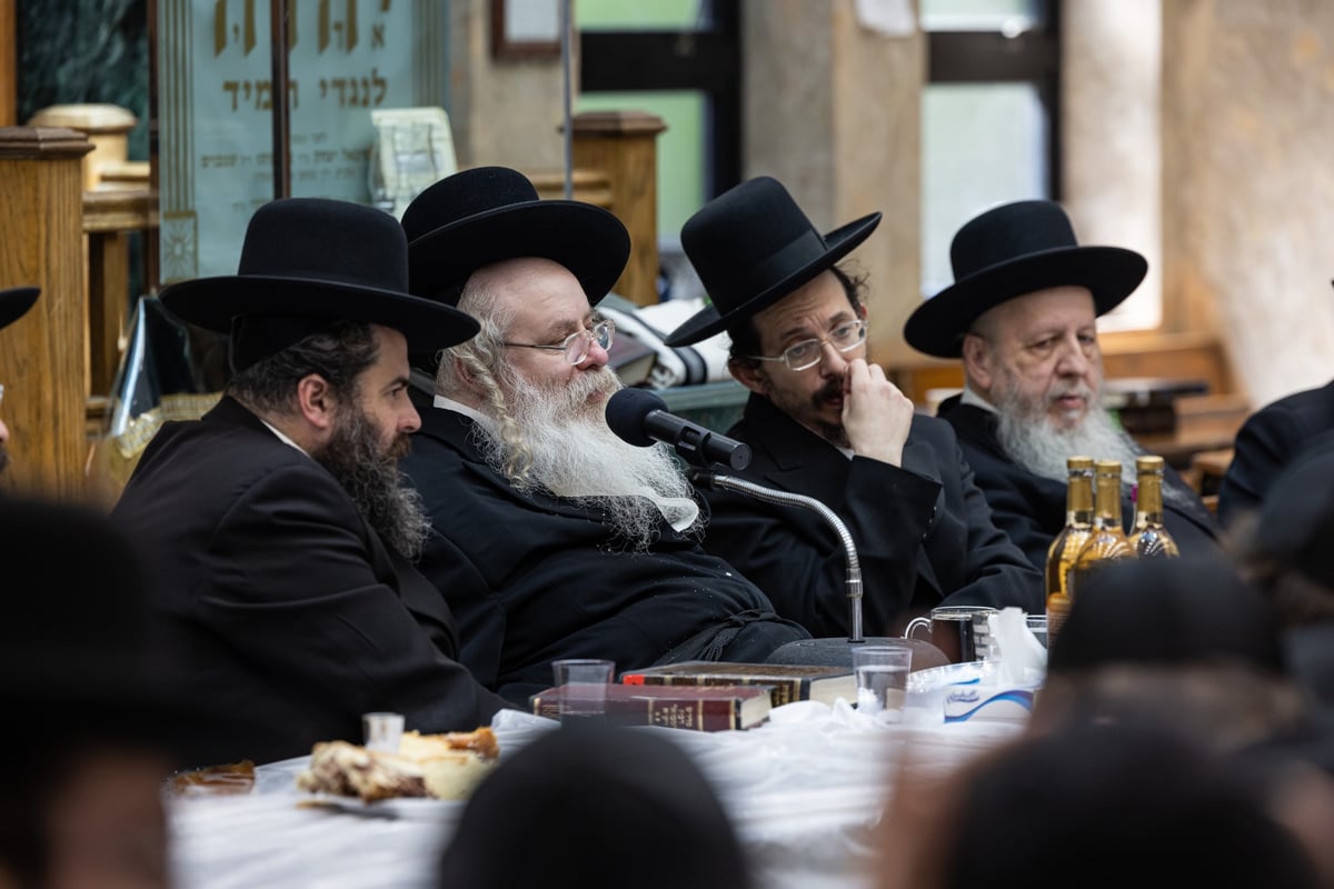 בראשות בן הרבי: ל"ג בעומר בקהילת גור בארה"ב