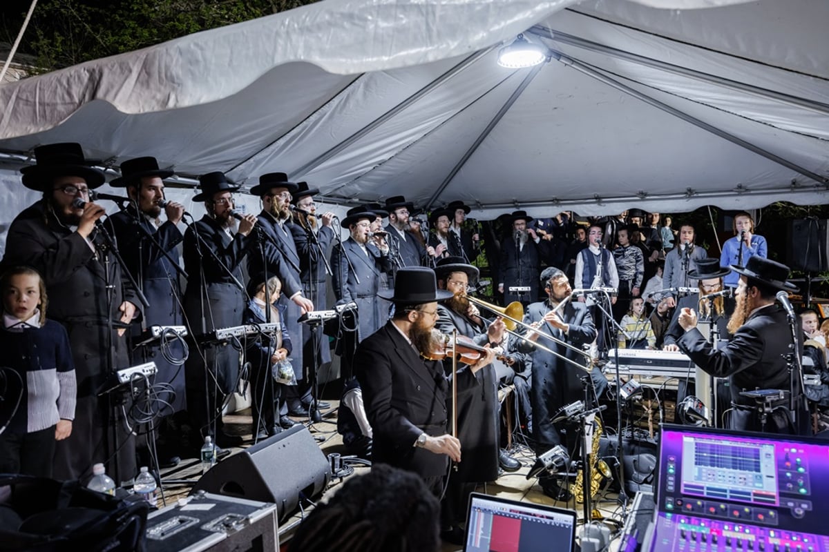 תיעוד ענק: מעמד ההדלקה בחסידות סאטמר