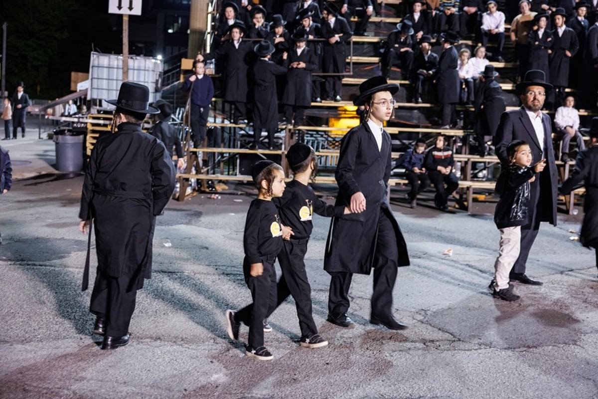 תיעוד ענק: מעמד ההדלקה בחסידות סאטמר