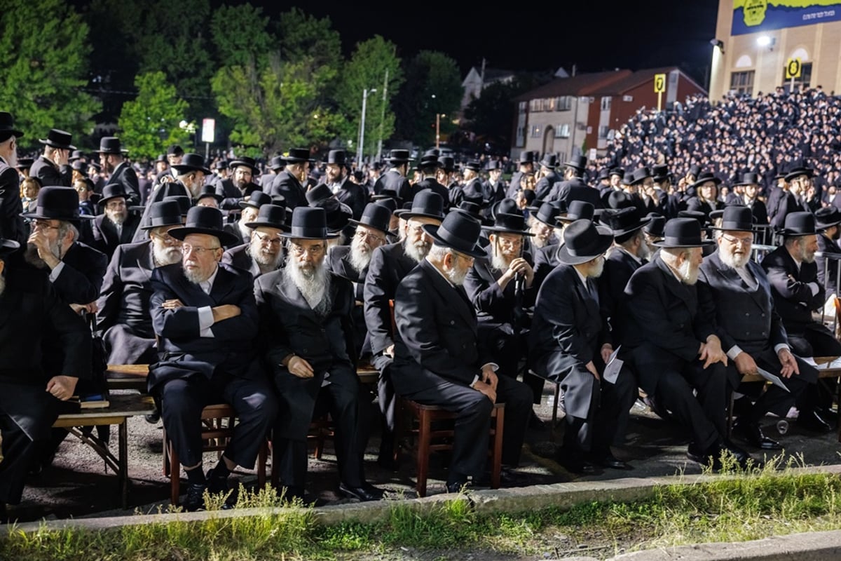 תיעוד ענק: מעמד ההדלקה בחסידות סאטמר