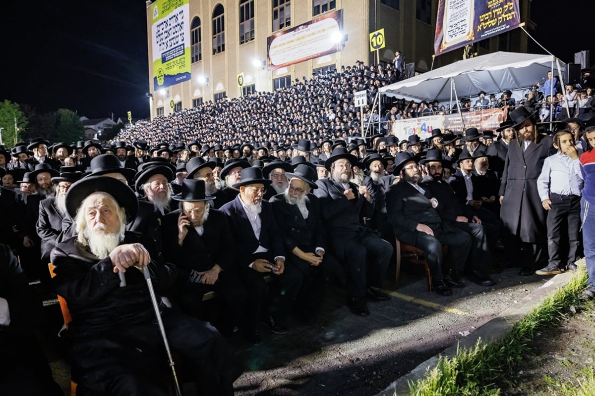 תיעוד ענק: מעמד ההדלקה בחסידות סאטמר