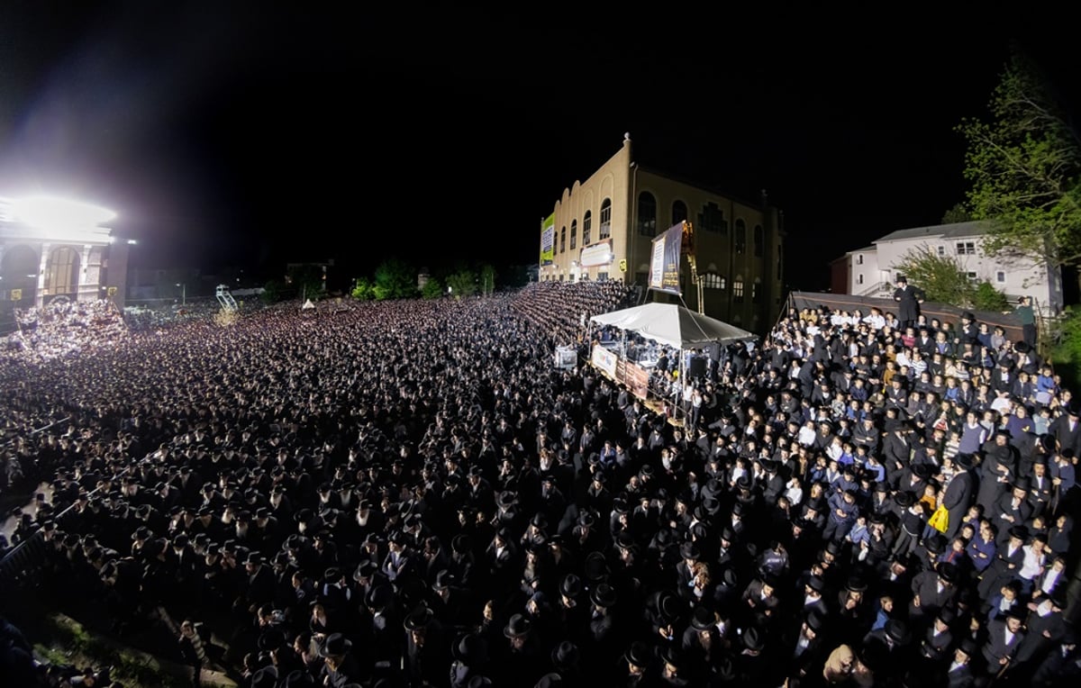 תיעוד ענק: מעמד ההדלקה בחסידות סאטמר