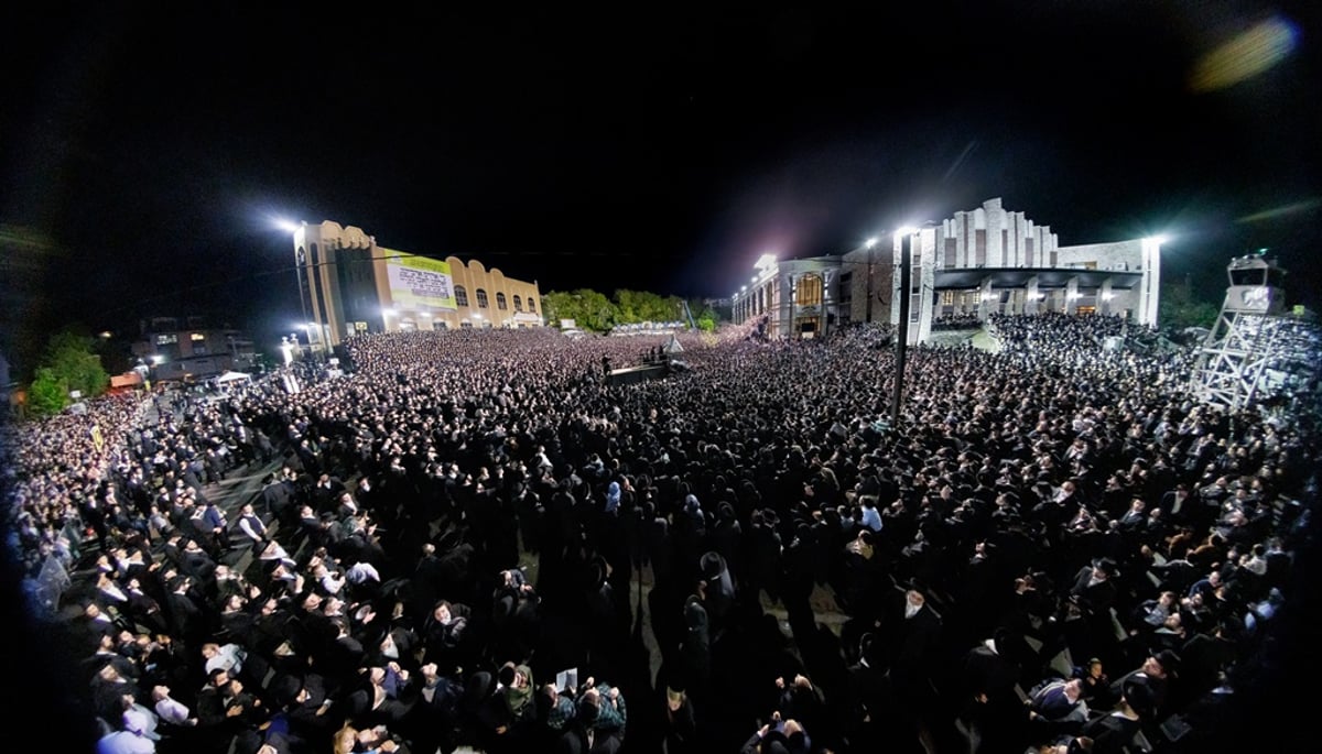 תיעוד ענק: מעמד ההדלקה בחסידות סאטמר