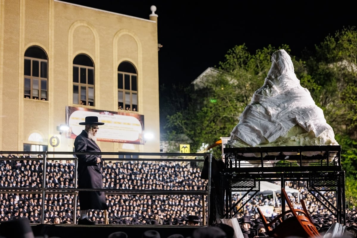 תיעוד ענק: מעמד ההדלקה בחסידות סאטמר