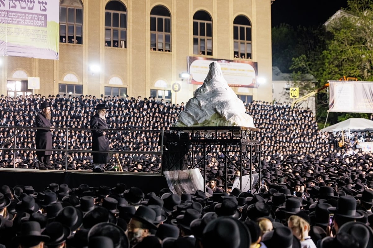 תיעוד ענק: מעמד ההדלקה בחסידות סאטמר