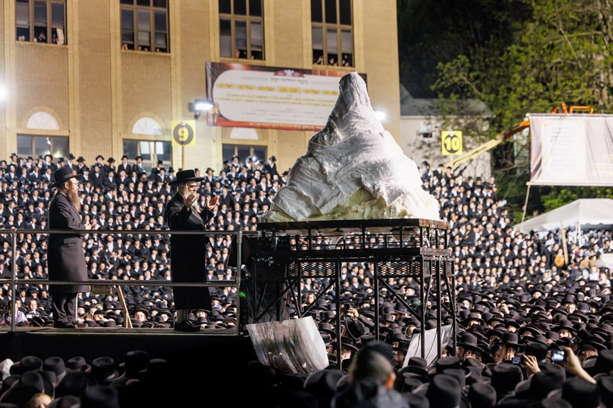 תיעוד ענק: מעמד ההדלקה בחסידות סאטמר