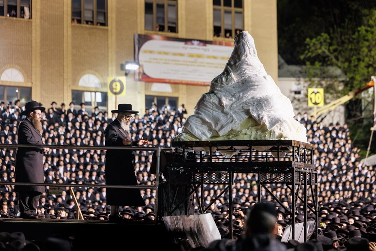 תיעוד ענק: מעמד ההדלקה בחסידות סאטמר