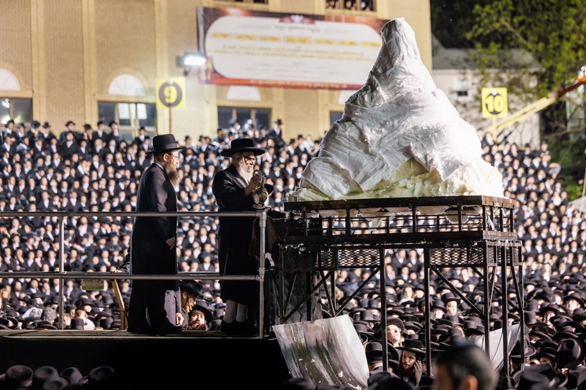 תיעוד ענק: מעמד ההדלקה בחסידות סאטמר