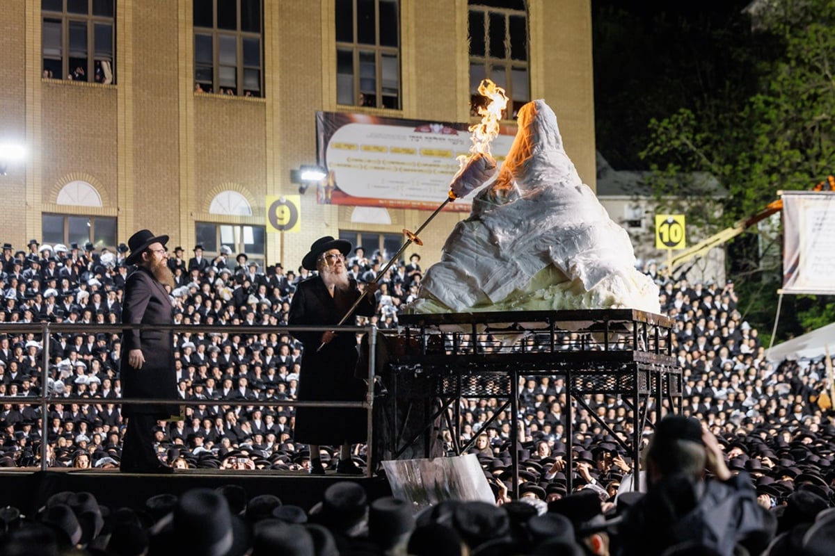 תיעוד ענק: מעמד ההדלקה בחסידות סאטמר