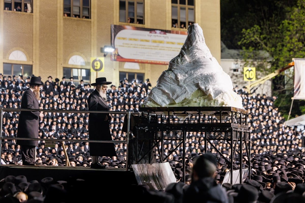 תיעוד ענק: מעמד ההדלקה בחסידות סאטמר